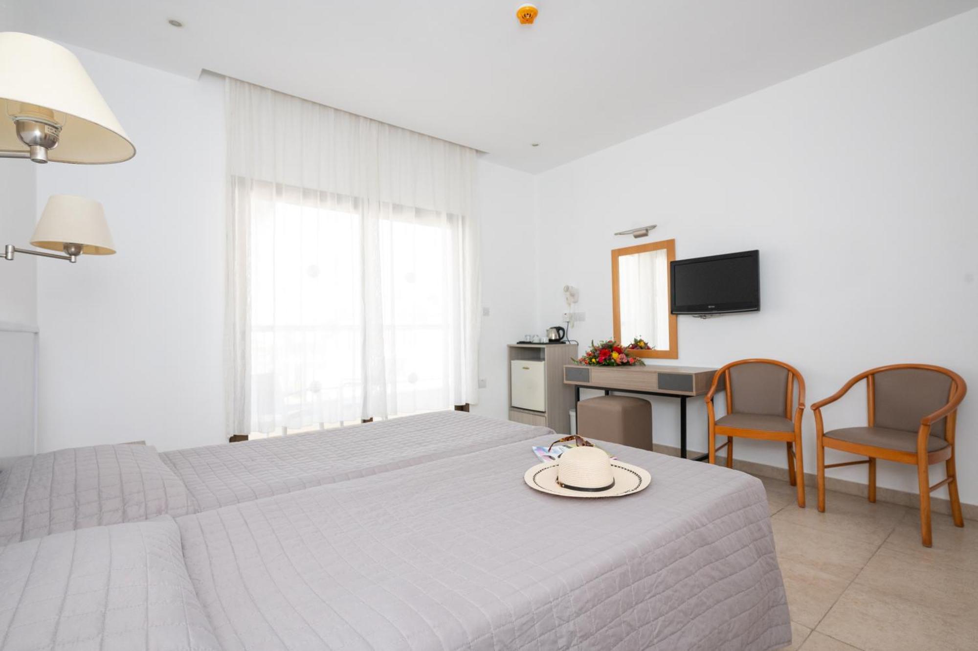 New Famagusta Hotel&Suites Ayia Napa Eksteriør billede