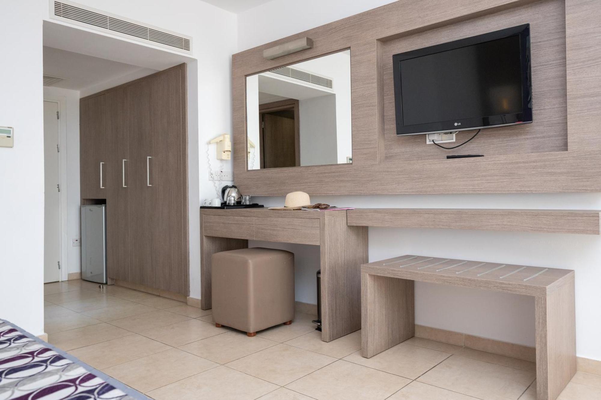 New Famagusta Hotel&Suites Ayia Napa Eksteriør billede